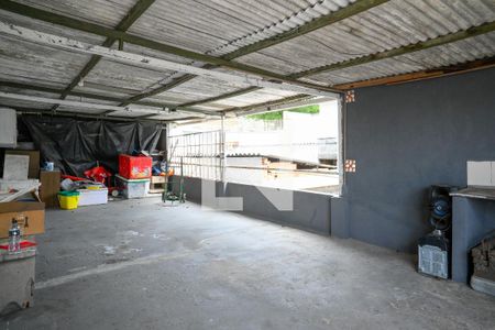 Casa à venda com 217m², 2 quartos e 2 vagas Casa à venda com 217m², 2 quartos e 2 vagasVaranda