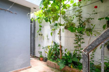 Casa à venda com 217m², 2 quartos e 2 vagas Casa à venda com 217m², 2 quartos e 2 vagasQuintal