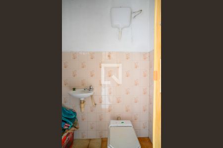 Casa à venda com 217m², 2 quartos e 2 vagas Casa à venda com 217m², 2 quartos e 2 vagasBanheiro de serviço