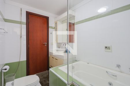 Apartamento à venda com 217m², 3 quartos e 3 vagas Apartamento à venda com 217m², 3 quartos e 3 vagasBanheiro da Suíte 2