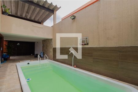 Casa à venda com 200m², 3 quartos e 2 vagas Casa à venda com 200m², 3 quartos e 2 vagasPiscina