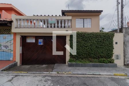 Casa à venda com 200m², 3 quartos e 2 vagas Casa à venda com 200m², 3 quartos e 2 vagasFachada