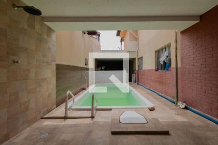 Casa à venda com 200m², 3 quartos e 2 vagas Casa à venda com 200m², 3 quartos e 2 vagasPiscina