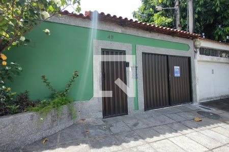 Casa de condomínio à venda com 203m², 3 quartos e 3 vagasFachada 