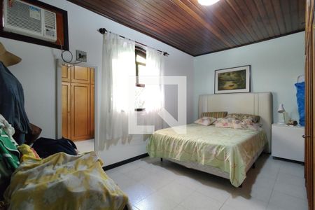 Casa de condomínio à venda com 203m², 3 quartos e 3 vagasQuarto 2 - Armários