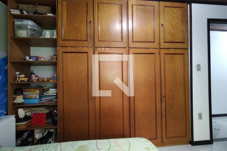 Casa de condomínio à venda com 203m², 3 quartos e 3 vagasQuarto 2 - Armários