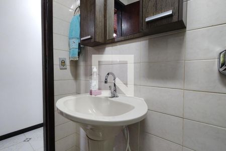 Casa de condomínio à venda com 203m², 3 quartos e 3 vagasBanheiro Social