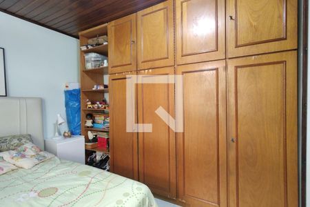 Casa de condomínio à venda com 203m², 3 quartos e 3 vagasQuarto 2 - Armários