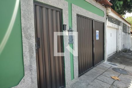 Casa de condomínio à venda com 203m², 3 quartos e 3 vagasFachada 