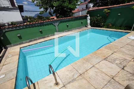 Casa de condomínio à venda com 203m², 3 quartos e 3 vagasPiscina