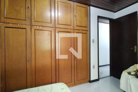 Casa de condomínio à venda com 203m², 3 quartos e 3 vagasQuarto 2 - Armários