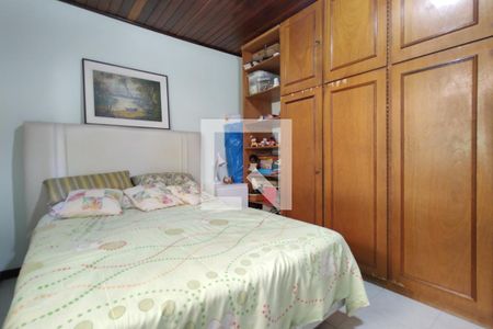 Casa de condomínio à venda com 203m², 3 quartos e 3 vagasQuarto 2 - Armários