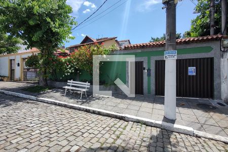 Casa de condomínio à venda com 203m², 3 quartos e 3 vagasFachada 