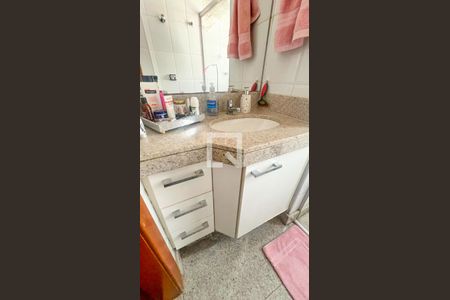 Apartamento à venda com 77m², 3 quartos e 1 vaga Apartamento à venda com 77m², 3 quartos e 1 vagaBanheiro 2