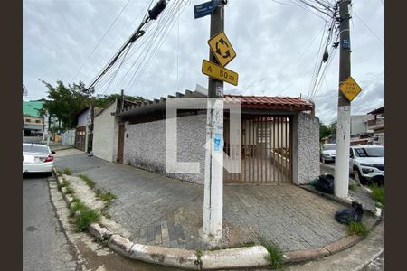 Casa à venda com 100m², 3 quartos e 1 vaga Casa à venda com 100m², 3 quartos e 1 vagaFachada