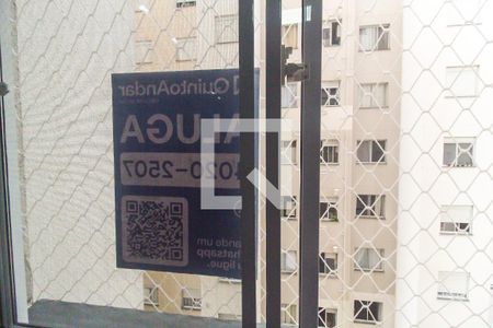 Plaquinha na janela de apartamento para alugar com 2 quartos, 42m² em Jardim Brasilia, São Paulo