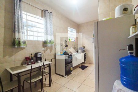 Casa à venda com 250m², 4 quartos e 3 vagas Casa à venda com 250m², 4 quartos e 3 vagasCozinha