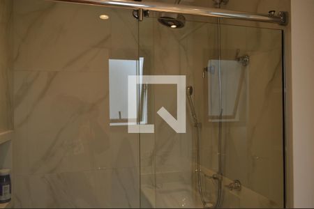 Apartamento à venda com 104m², 2 quartos e 2 vagasBanheiro da Suíte 1