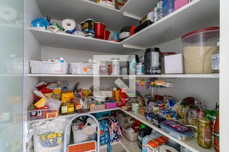 Casa de condomínio à venda com 360m², 5 quartos e 4 vagasDispensa