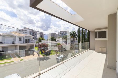 Casa de condomínio à venda com 360m², 5 quartos e 4 vagasSacada das suítes 1 e 2