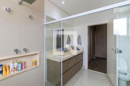 Casa de condomínio à venda com 360m², 5 quartos e 4 vagasBanheiro da suíte 1