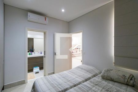 Casa de condomínio à venda com 360m², 5 quartos e 4 vagasQuarto da suíte 5 - Térrea