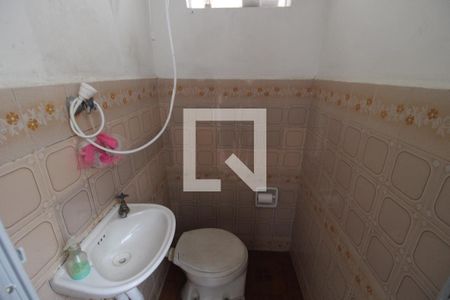 Casa à venda com 152m², 3 quartos e 1 vagaÁrea de Serviço - Banheiro