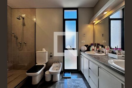 Apartamento à venda com 195m², 4 quartos e 4 vagasBanheiro Suíte 1