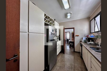 Apartamento à venda com 195m², 4 quartos e 4 vagasCozinha