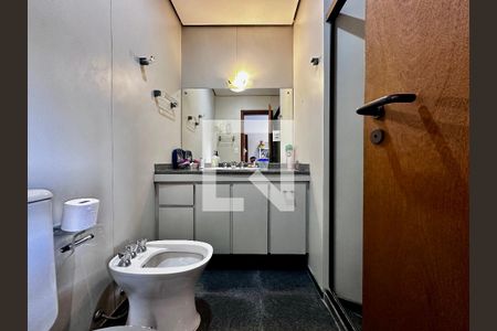 Apartamento à venda com 195m², 4 quartos e 4 vagasBanheiro Suíte 2