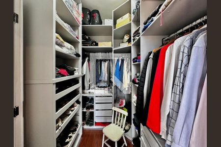 Apartamento à venda com 195m², 4 quartos e 4 vagasCloset Suíte 1