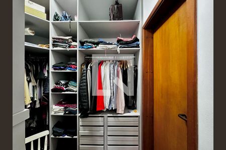 Apartamento à venda com 195m², 4 quartos e 4 vagasCloset Suíte 1
