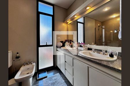 Apartamento à venda com 195m², 4 quartos e 4 vagasBanheiro Suíte 1