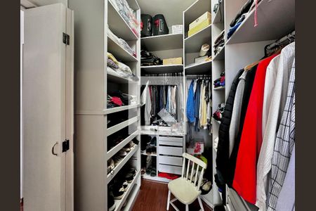 Apartamento à venda com 195m², 4 quartos e 4 vagasCloset Suíte 1