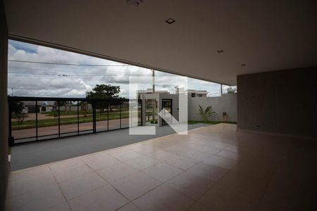 Casa para alugar com 500m², 5 quartos e 6 vagasEntrada - Garagem