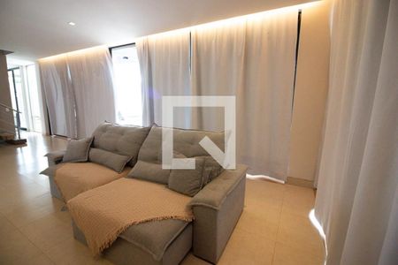 Casa para alugar com 500m², 5 quartos e 6 vagasSala