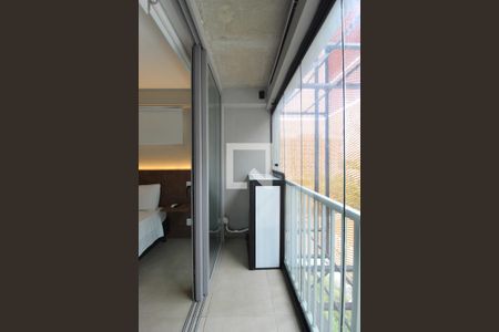 Varanda de kitnet/studio para alugar com 1 quarto, 30m² em Indianópolis, São Paulo