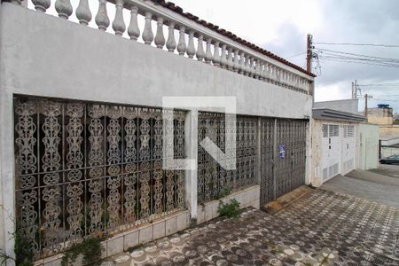 Casa à venda com 240m², 4 quartos e 2 vagas Casa à venda com 240m², 4 quartos e 2 vagasFachada