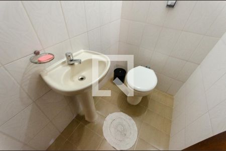 Casa para alugar com 250m², 5 quartos e 5 vagasLavabo