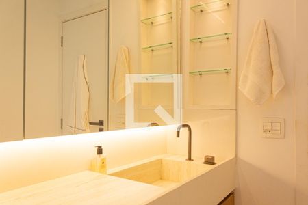 Apartamento à venda com 229m², 3 quartos e 3 vagasBanheiro da Suíte 1