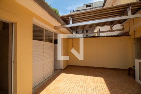 Casa à venda com 234m², 3 quartos e 2 vagasQuintal