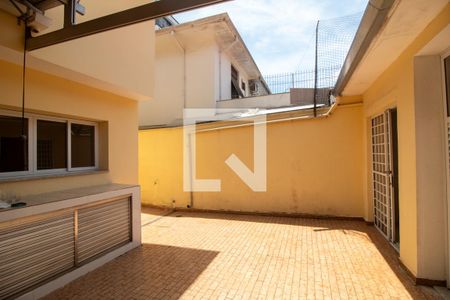 Casa à venda com 234m², 3 quartos e 2 vagasQuintal