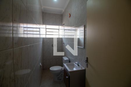 Casa à venda com 234m², 3 quartos e 2 vagasBanheiro