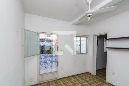 Casa à venda com 200m², 4 quartos e 3 vagasCasa dos fundos - Sala