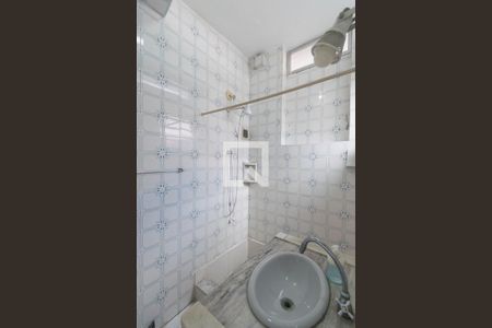 Casa à venda com 200m², 4 quartos e 3 vagasCasa dos fundos - Banheiro