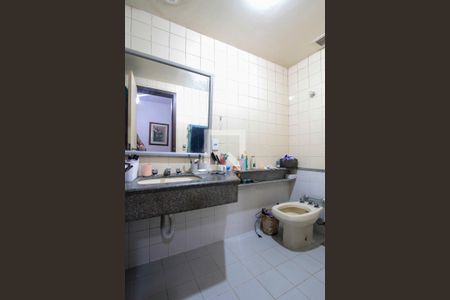 Apartamento à venda com 216m², 4 quartos e 3 vagasBanheiro