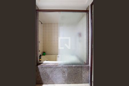 Apartamento à venda com 216m², 4 quartos e 3 vagasBanheiro Quarto 1 suíte