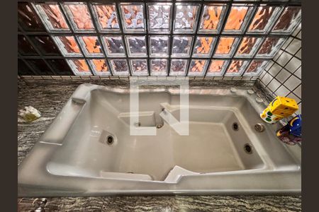 Casa para alugar com 309m², 3 quartos e 4 vagasBanheiro da suíte 