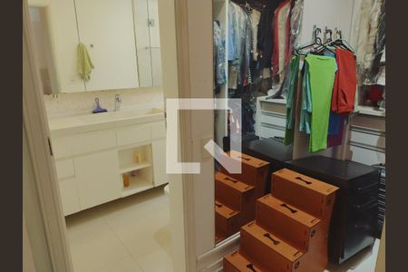 Apartamento à venda com 167m², 4 quartos e 3 vagasCloset do quarto 5
