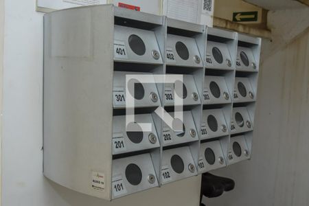 Apartamento para alugar com 47m², 2 quartos e 1 vaga Apartamento para alugar com 47m², 2 quartos e 1 vagaÁrea comum- Caixa de correspondências do bloco (Hall do 1. andar)